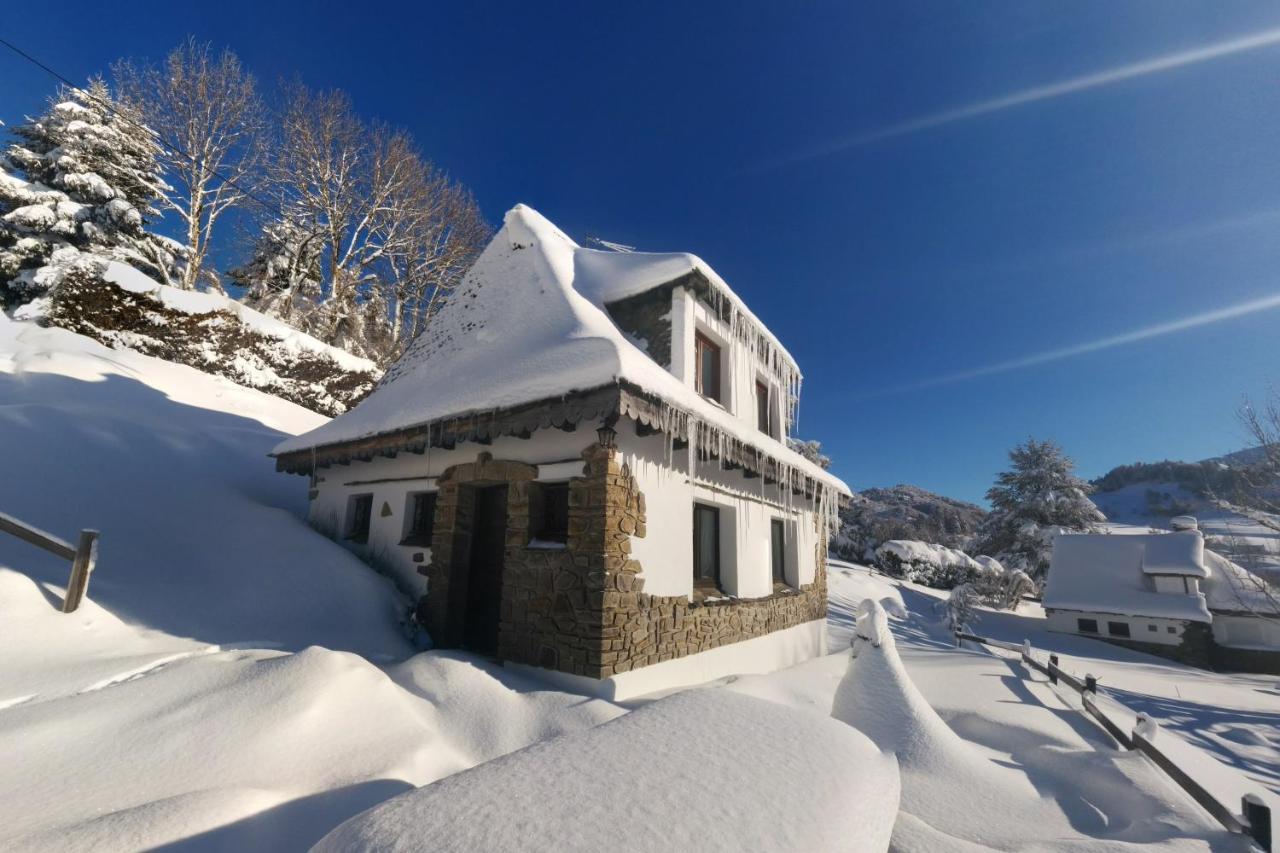 Chalet Avec Vue Panoramique Sur Le Plomb Du Cantal Villa Saint-Jacques-des-Blats Ngoại thất bức ảnh